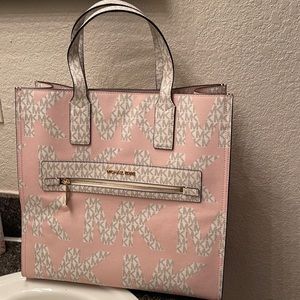 Micheal Kors Kenly Large Logo Tote Bag